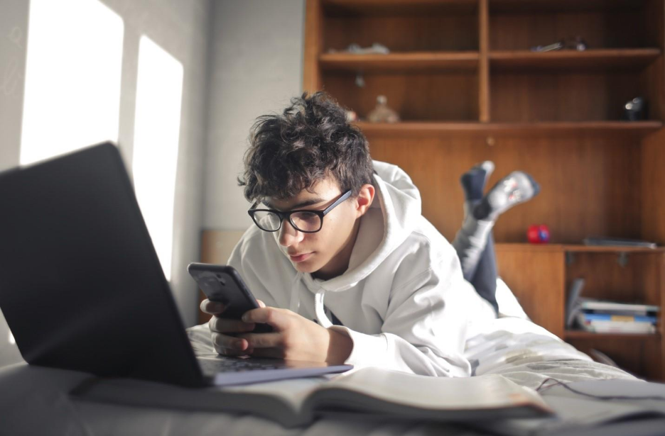Teenagers and Technology Use: The Real Impact on Behavior and Daily Life